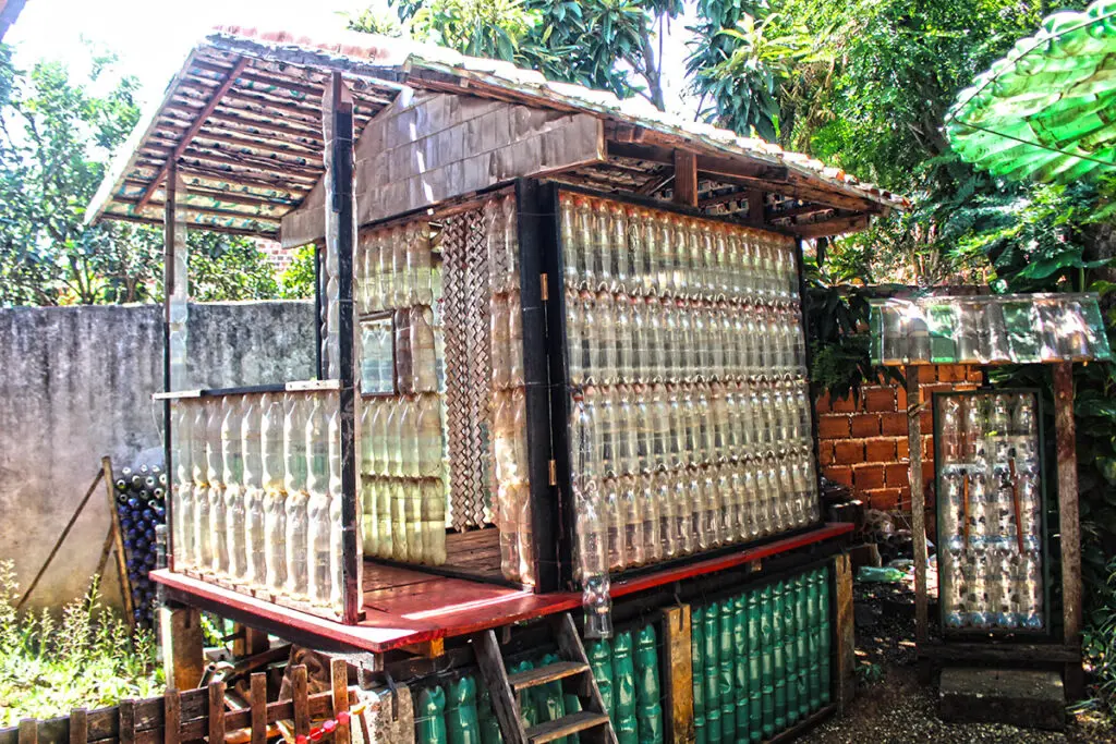 Visita a La Casa de Botellas en Puerto Iguazú