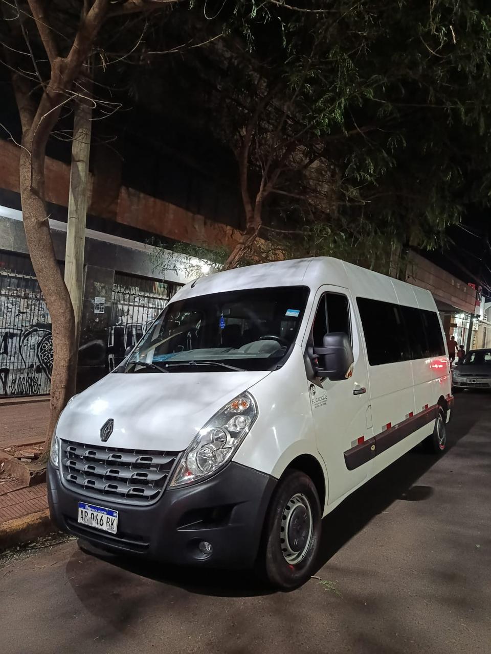 Renault Trafic van for group transportation in Puerto Iguazu